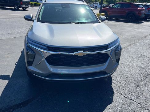 Used 2024 Chevrolet Trax LT w/ Driver Confidence Package FWD image 8