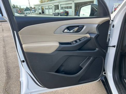 Used 2022 Chevrolet Traverse LS image 17