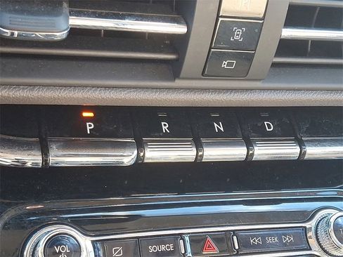 Used 2022 Lincoln Corsair AWD w/ Premium Package image 16