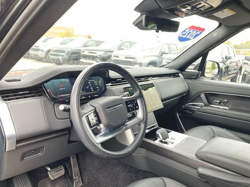 Used 2025 Land Rover Range Rover SE AWD/4WD image 10