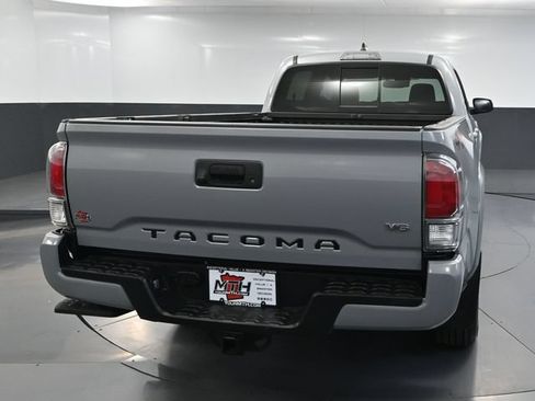 Used 2020 Toyota Tacoma TRD Sport AWD/4WD image 5