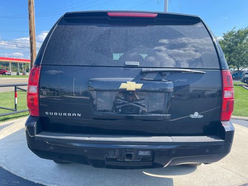 Used 2014 Chevrolet Suburban LS RWD image 6