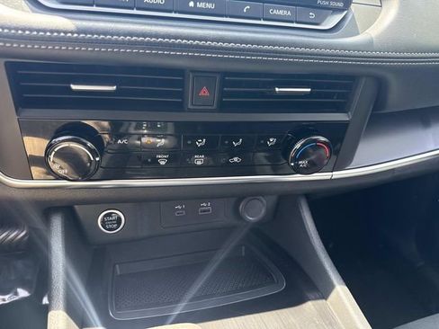 Used 2023 Nissan Rogue S AWD/4WD image 24