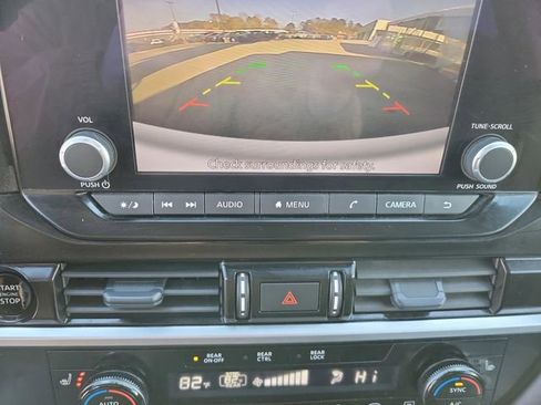 Used 2025 Nissan Pathfinder SV FWD image 23