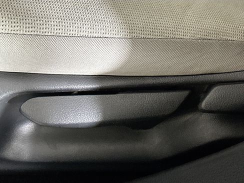 Used 2022 Toyota Corolla LE image 13