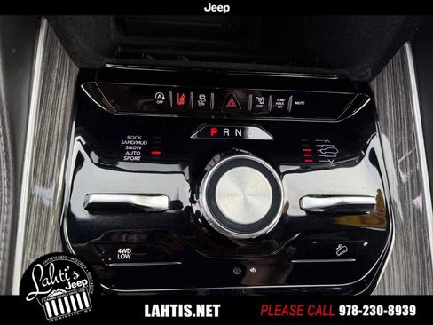 Used 2022 Jeep Wagoneer Series III w/ Premium Group I image 36