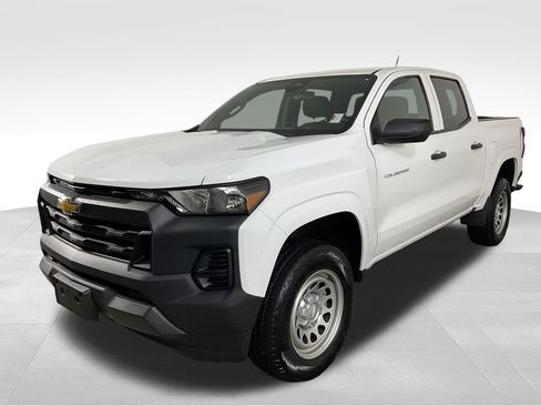 Used 2023 Chevrolet Colorado W/T RWD image 4