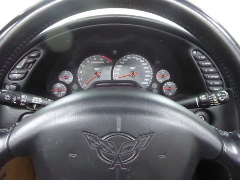 Used 2003 Chevrolet Corvette Convertible w/ Preferred Equipment Group1 RWD image 19