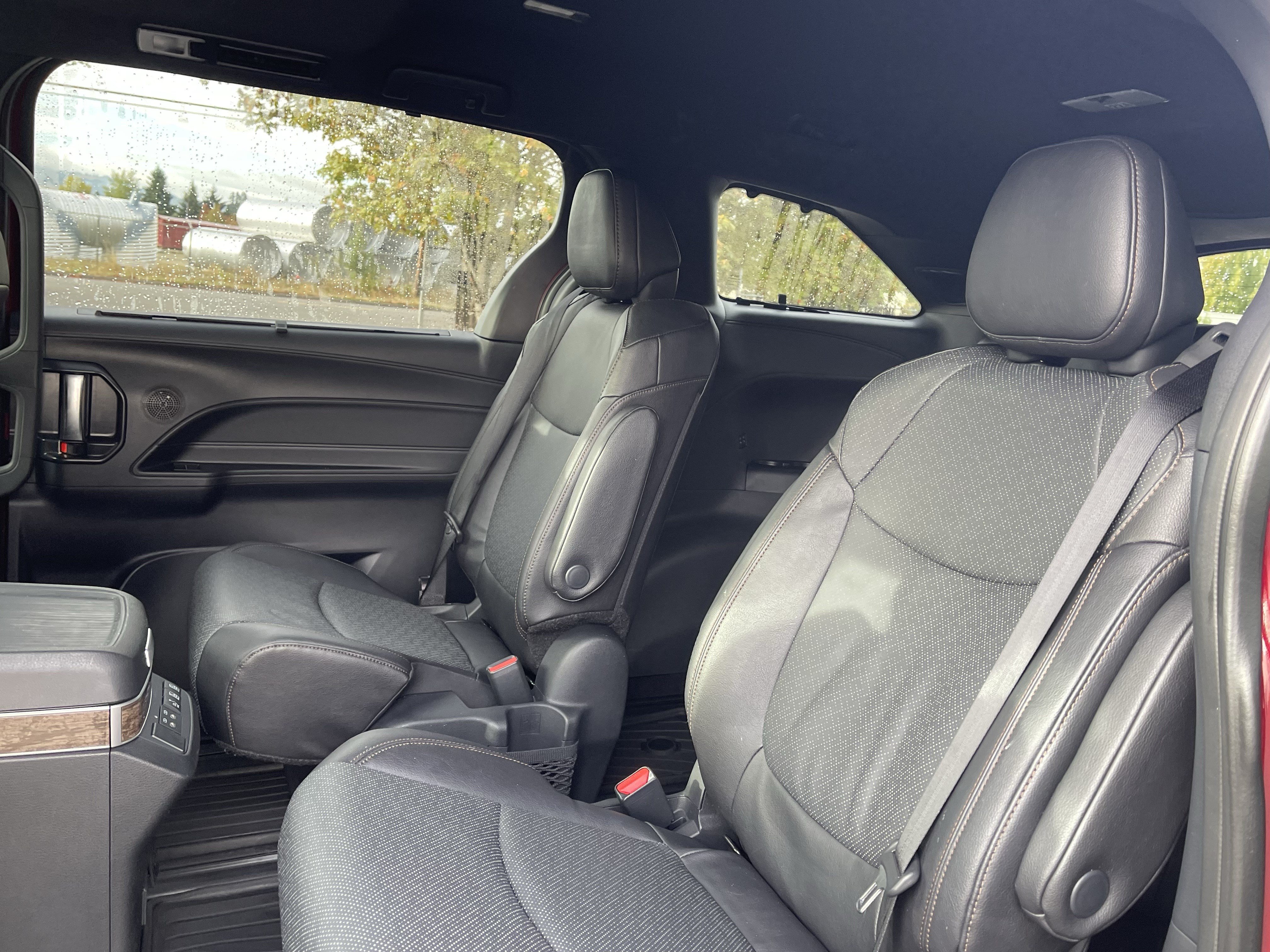 Used 2025 Toyota Sienna Platinum AWD/4WD image 14