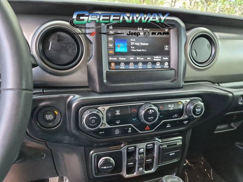 Used 2023 Jeep Wrangler Unlimited Sport AWD/4WD image 16