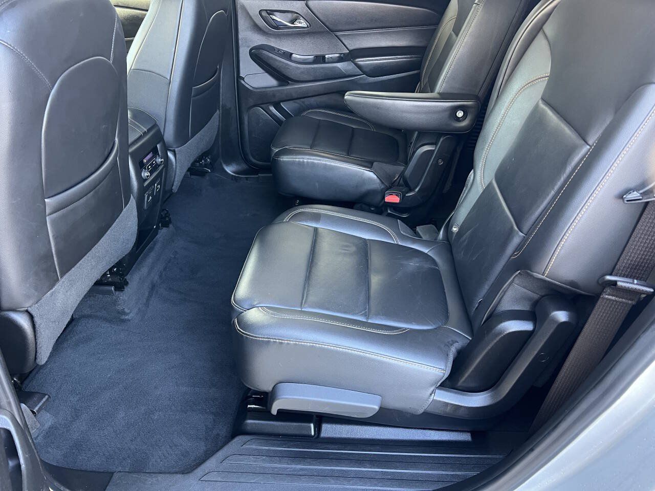 Used 2021 Chevrolet Traverse RS FWD image 12