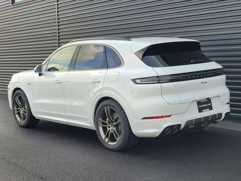 New 2025 Porsche Cayenne Turbo AWD/4WD image 3