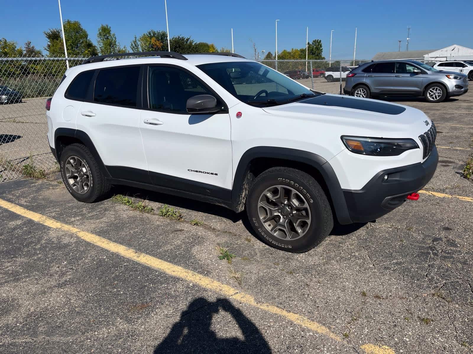 Used 2020 Jeep Cherokee Trailhawk w/ Cold Weather Group AWD/4WD image 17