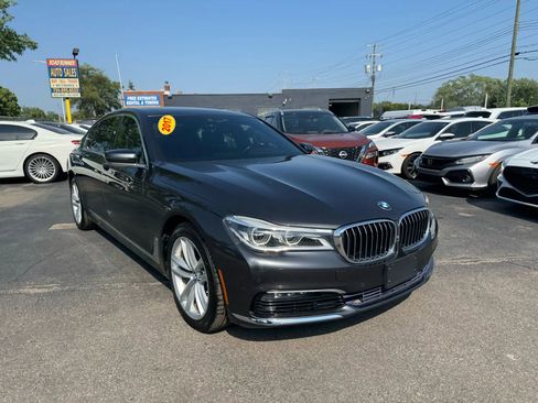 Used 2017 BMW 750i xDrive image 3