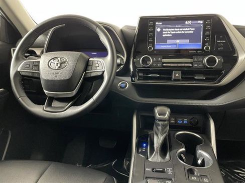 Used 2022 Toyota Highlander XLE image 12
