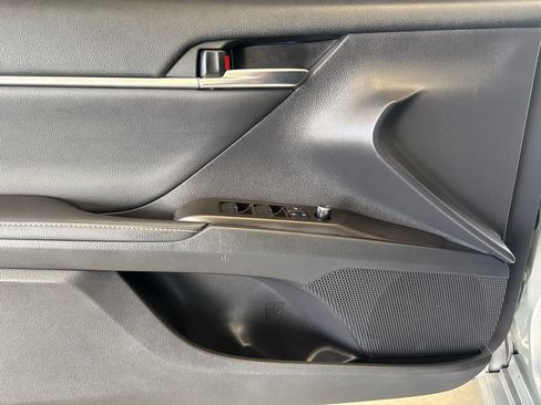 Used 2021 Toyota Camry XSE FWD image 9