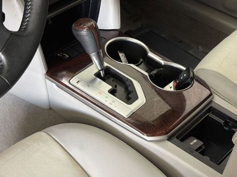 Used 2013 Toyota Camry XLE w/ Leather Pkg FWD image 23