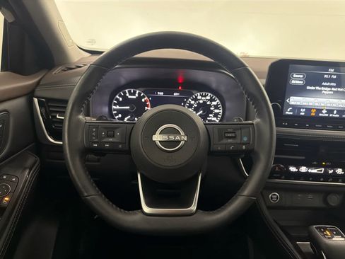 Used 2023 Nissan Rogue SL w/ SL Premium Package image 17