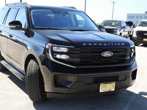 Certified 2025 Ford Expedition Active AWD/4WD image 4