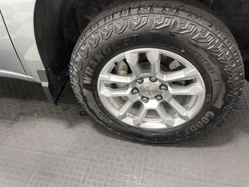 Used 2023 Chevrolet Silverado 1500 LT AWD/4WD image 20