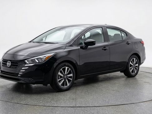 Used 2025 Nissan Versa SV image 3