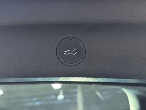 Used 2024 Tesla Model Y Long Range AWD/4WD image 32