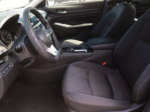 Used 2025 Nissan Altima 2.5 SV FWD image 13