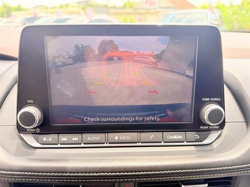 Used 2023 Nissan Rogue SV AWD/4WD image 16