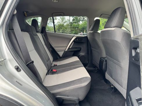 Used 2013 Toyota RAV4 LE FWD image 18