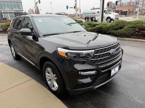 Used 2024 Ford Explorer XLT w/ Equipment Group 202A image 3