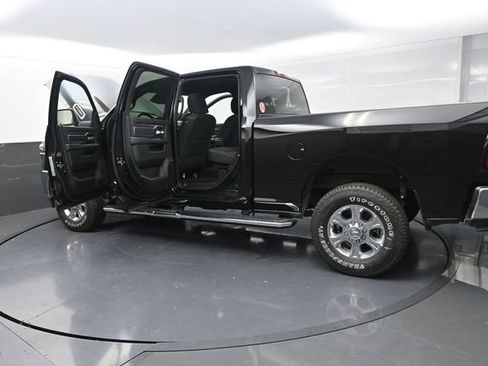 New 2025 RAM 2500 Big Horn AWD/4WD image 34