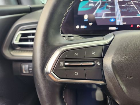 Certified 2025 Chevrolet Traverse LT FWD image 27