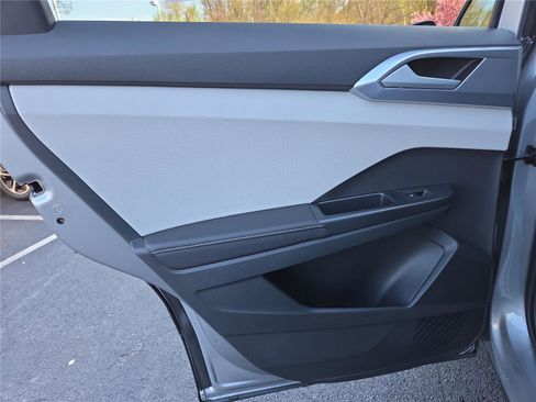 New 2026 Volkswagen Taos SE image 23
