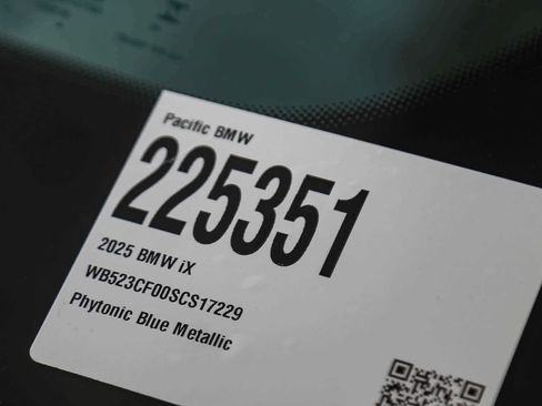 Used 2025 BMW iX xDrive50 w/ Premium Package image 27