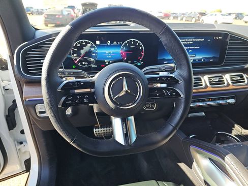 Used 2025 Mercedes-Benz GLS 450 4MATIC image 9