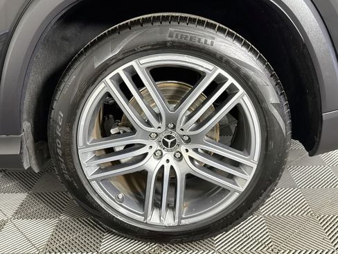 Used 2025 Mercedes-Benz GLS 450 4MATIC image 34