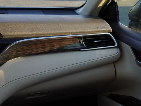 Used 2018 Toyota Camry LE image 20