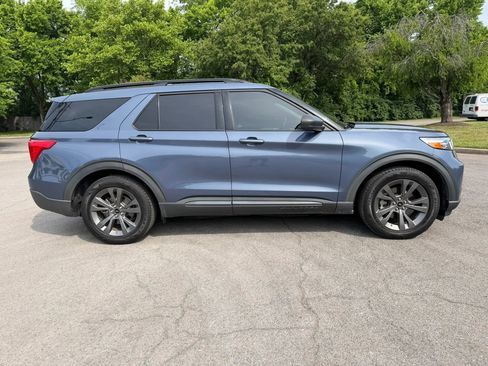 Used 2021 Ford Explorer XLT w/ Equipment Group 202A RWD image 4