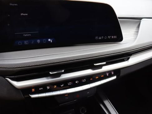 Used 2025 Cadillac XT4 Premium Luxury FWD image 6