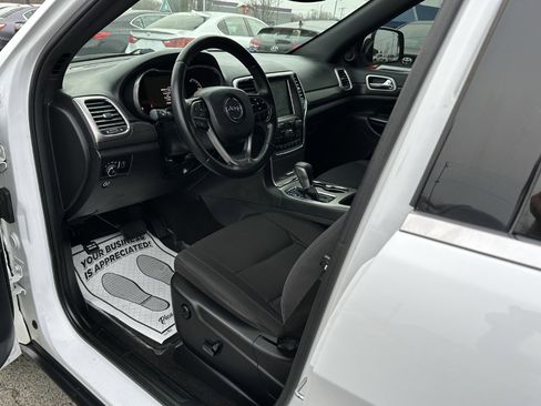 Used 2018 Jeep Grand Cherokee Laredo image 7