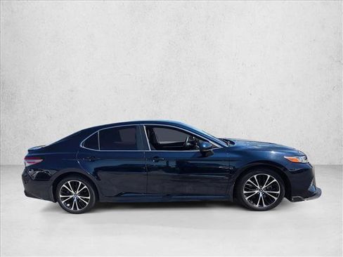 Used 2019 Toyota Camry SE FWD image 4