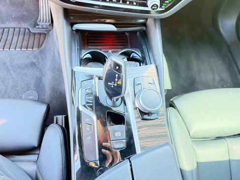 Used 2019 BMW 530e w/ Convenience Package image 28