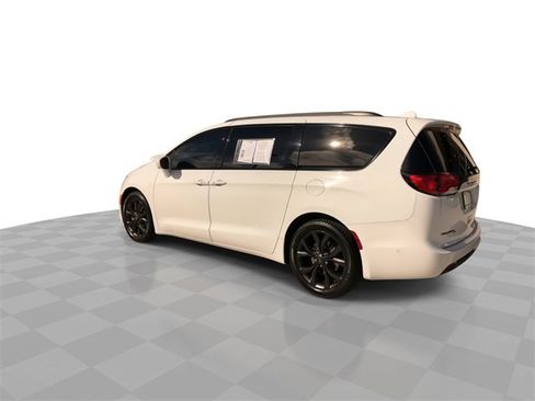 Used 2019 Chrysler Pacifica Touring-L Plus w/ Advanced Safetytec Group image 10