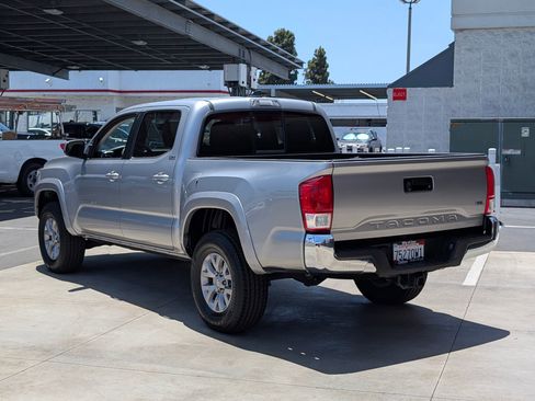 Used 2016 Toyota Tacoma SR5 w/ SR5 Appearance Package (SN) RWD image 3