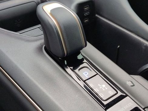 Certified 2023 Toyota Crown Limited image 24