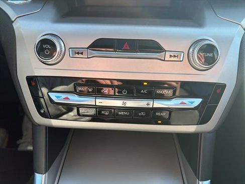 Certified 2022 Ford Explorer XLT w/ Equipment Group 202A image 34