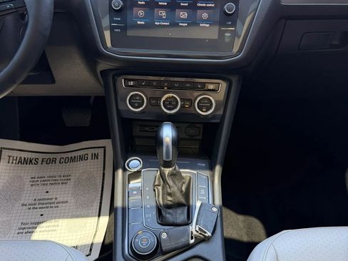 Used 2020 Volkswagen Tiguan SE w/ Panoramic Sunroof Package AWD/4WD image 23