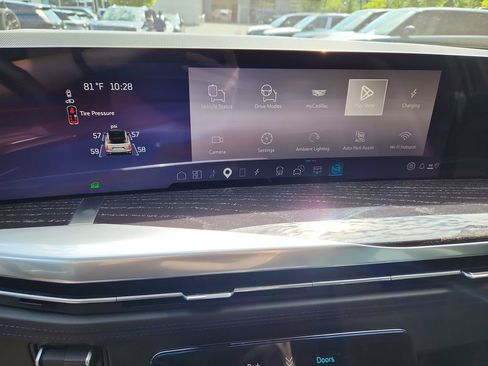 Used 2026 Cadillac Escalade IQL Sport 1 w/ LPO, ONYX Package AWD/4WD image 17