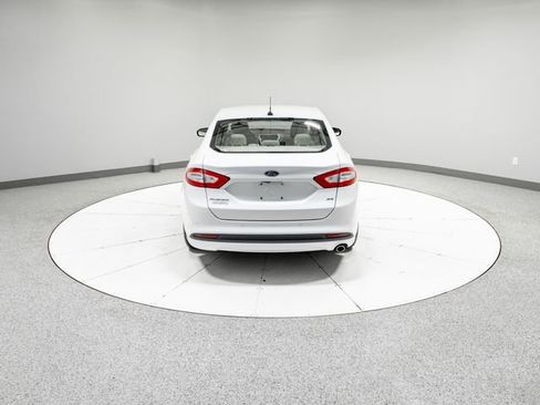 Used 2016 Ford Fusion SE FWD image 25