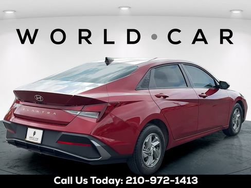 Used 2025 Hyundai Elantra SE FWD image 7